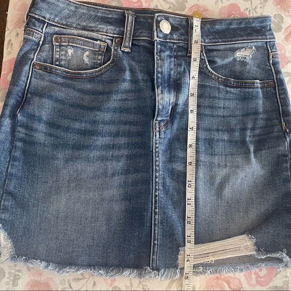 American Eagle Outfitters- Distressed Frayed Hem Mini Denim Skirt, Size 6 - Picture 9 of 10
